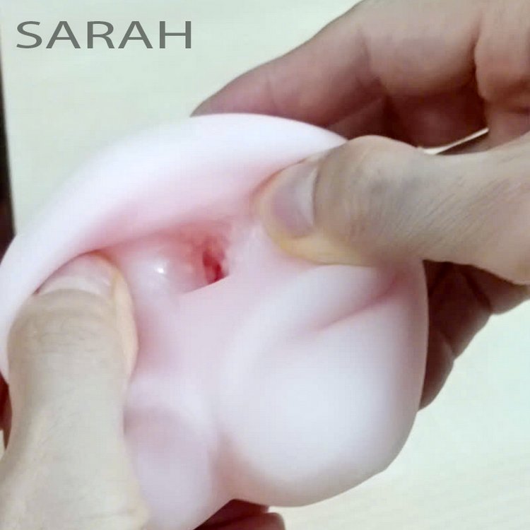 Cấu trúc bên trong âm đạo Sarah với các nếp gấp và hạt kích thích.