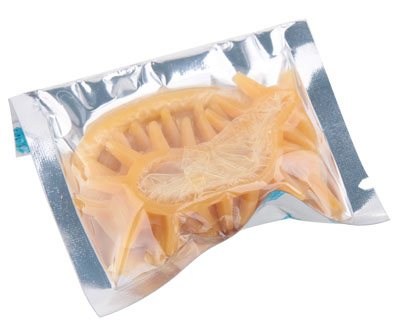 Bao cao su Gold Gai D&agrave;i m&agrave;u v&agrave;ng với nhiều gai mềm d&agrave;i ở phần đầu.