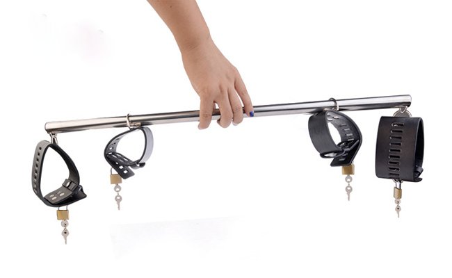 C&ograve;ng tay ch&acirc;n BDSM cố định tư thế cho trải nghiệm SM đầy kho&aacute;i cảm