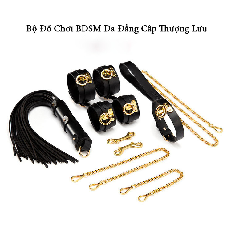  Bộ đồ chơi BDSM da cao cấp thượng lưu gồm roi da, kh&oacute;a tay ch&acirc;n, v&ograve;ng cổ v&agrave; d&acirc;y x&iacute;ch mạ v&agrave;ng